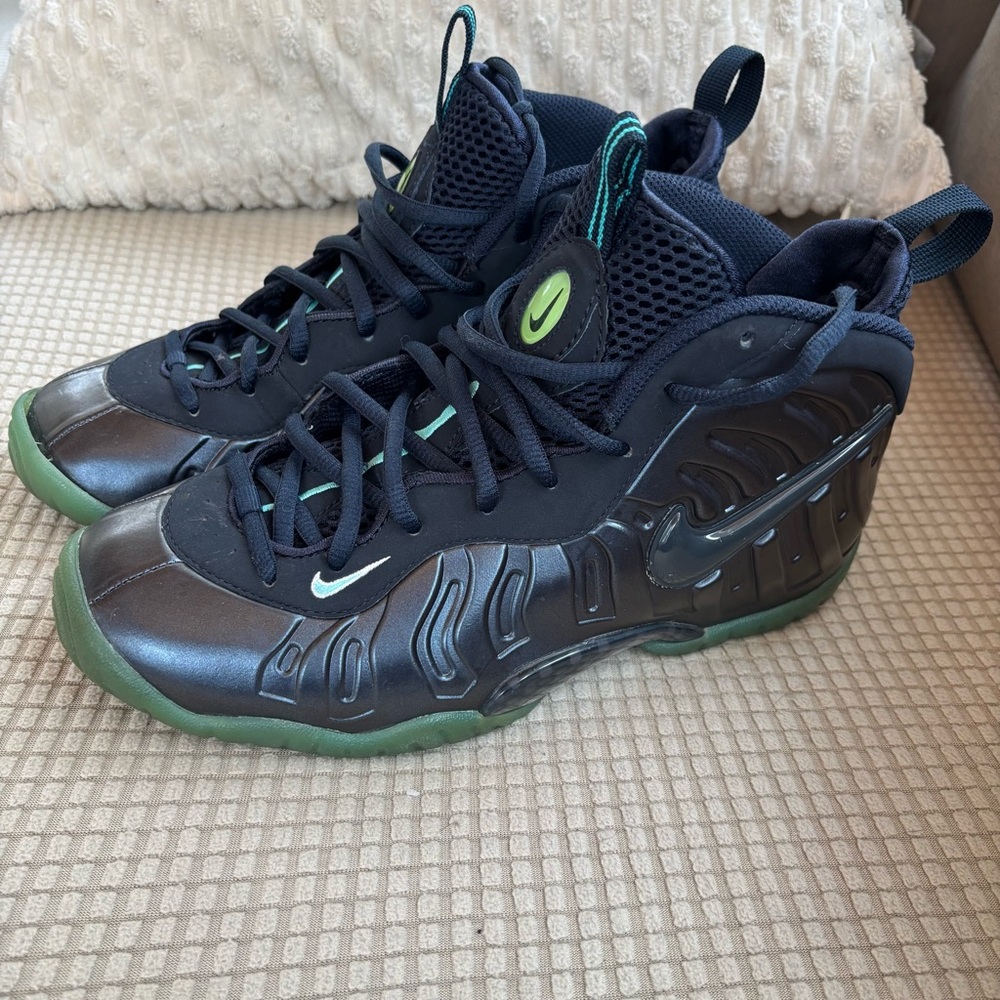 Nike Foamposite Pro Sneakers Obsidian Youth Size 6.5 Y Black Green